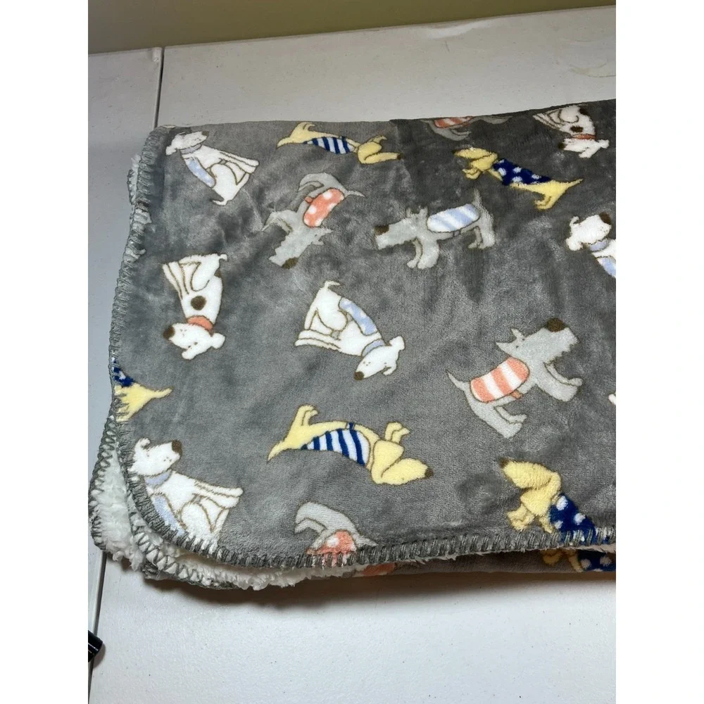 Berkshire Opulence Plush Pet Throw Blanket Dogs with Sweaters 50″×60″ NWT New